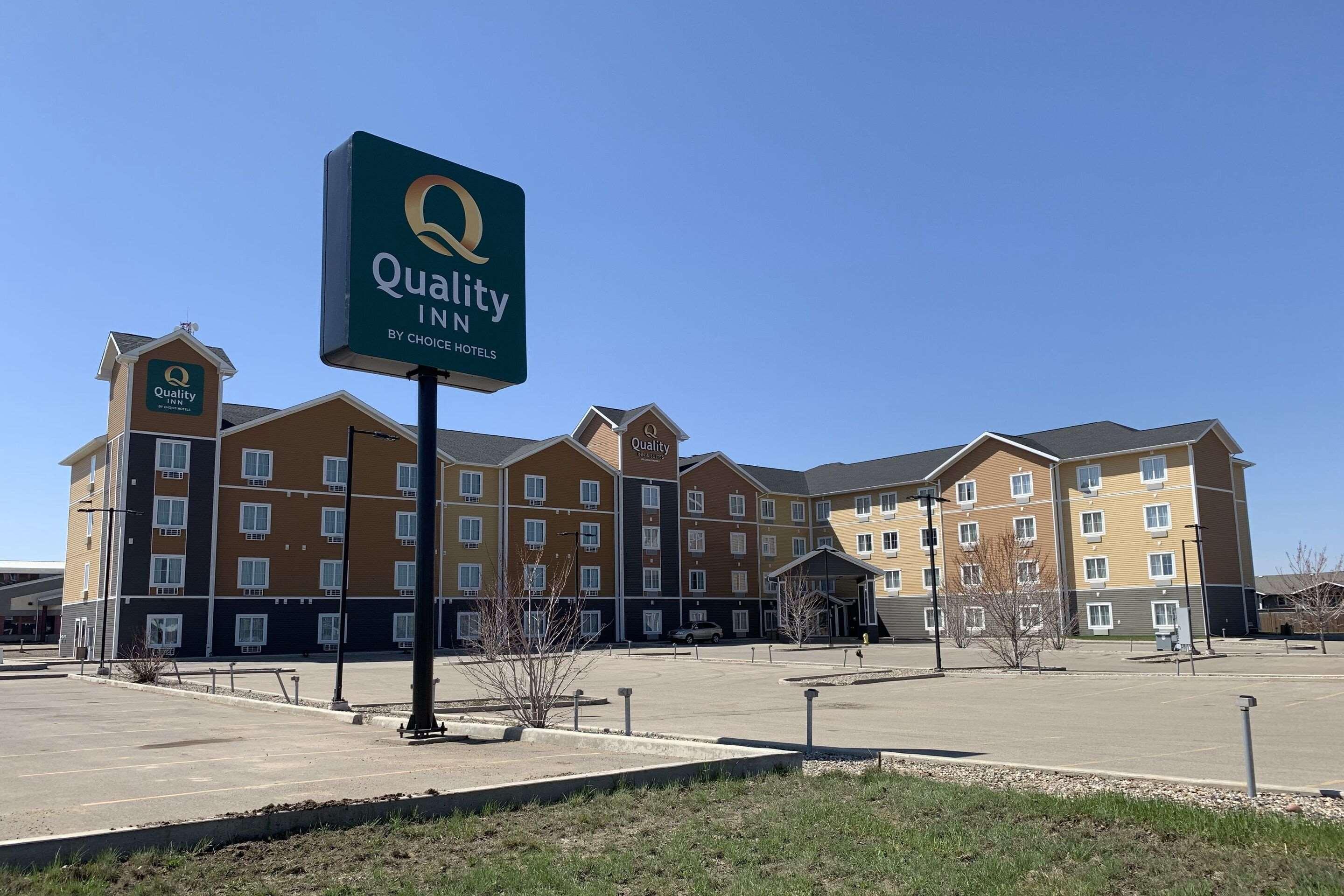 Quality Inn & Suites Estevan Exterior photo